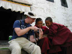 tibetan_monk_boys.JPG (42474 bytes)